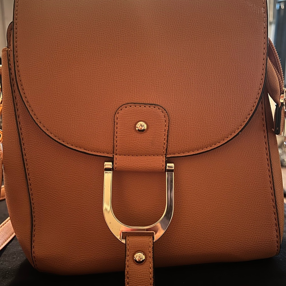 Elegant Tan Leather Women's Bag